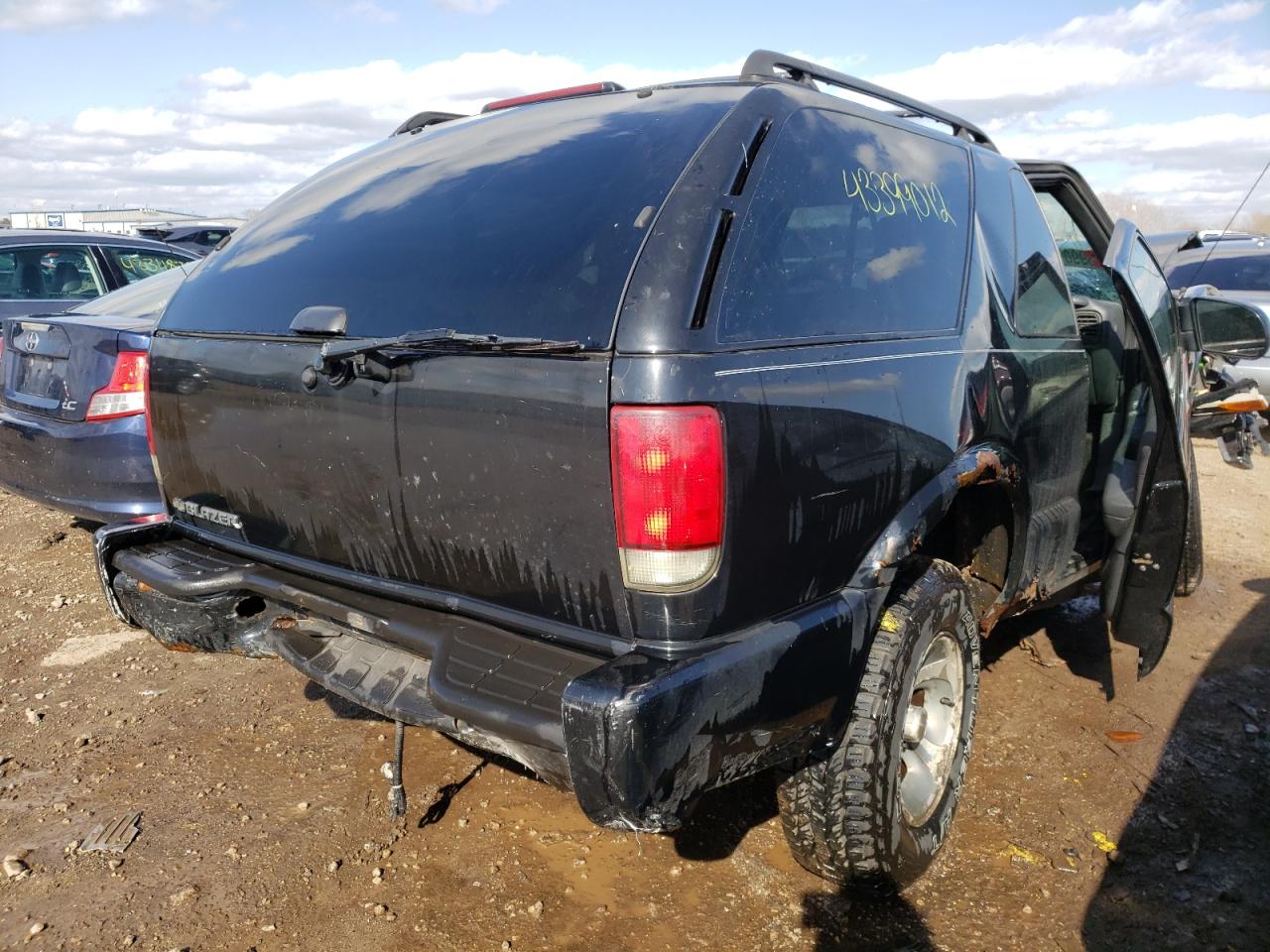 Photo 4 from auction – 2004 CHEVROLET BLAZER with VIN 1GNCS18XX4K167725