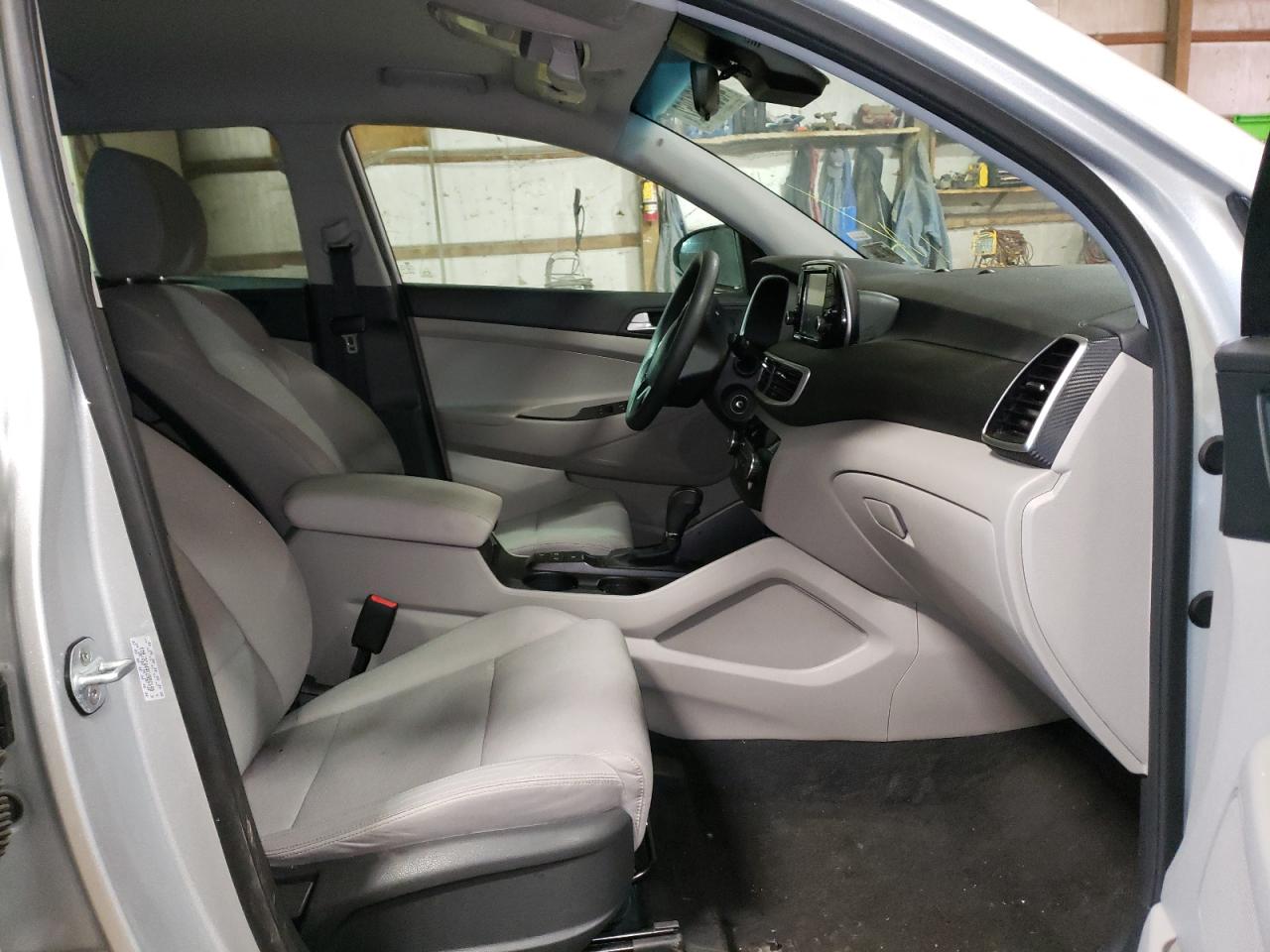 Photo 5 from auction – 2019 HYUNDAI TUCSON SE with VIN KM8J2CA49KU986590