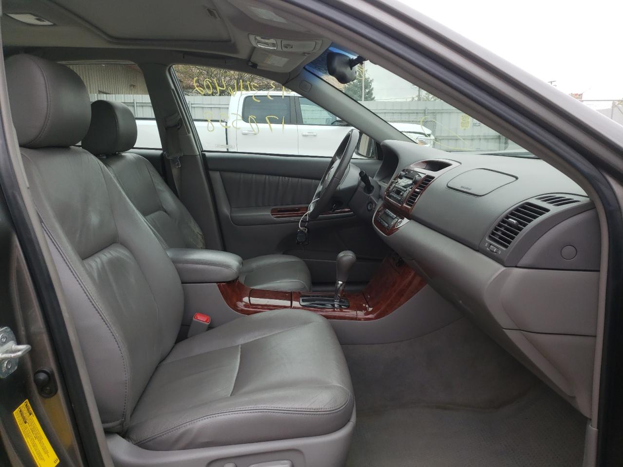 Photo 5 from auction – 2005 TOYOTA CAMRY LE with VIN 4T1BE30KX5U639737