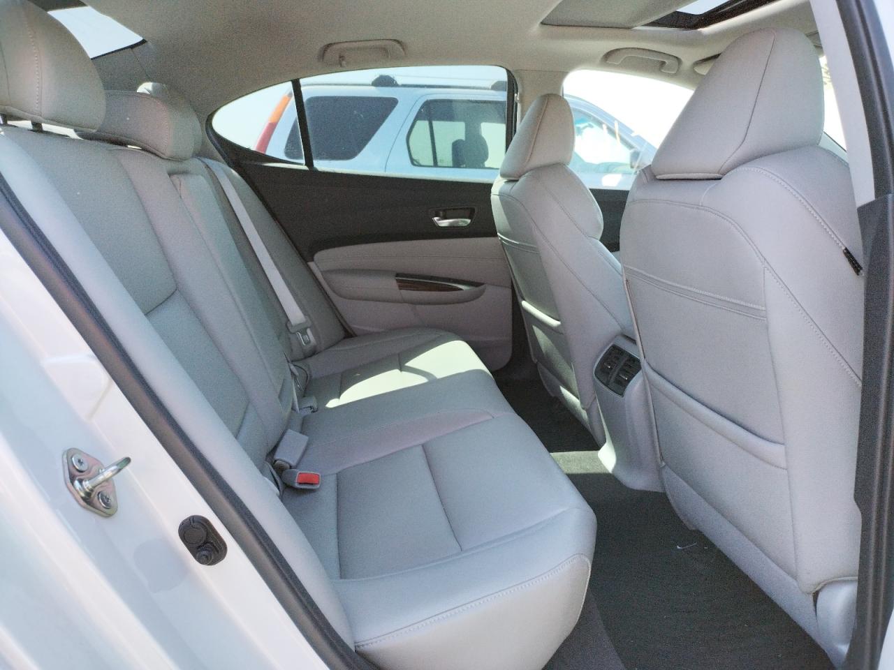 Photo 6 from auction – 2016 ACURA TLX with VIN 19UUB1F3XGA015632