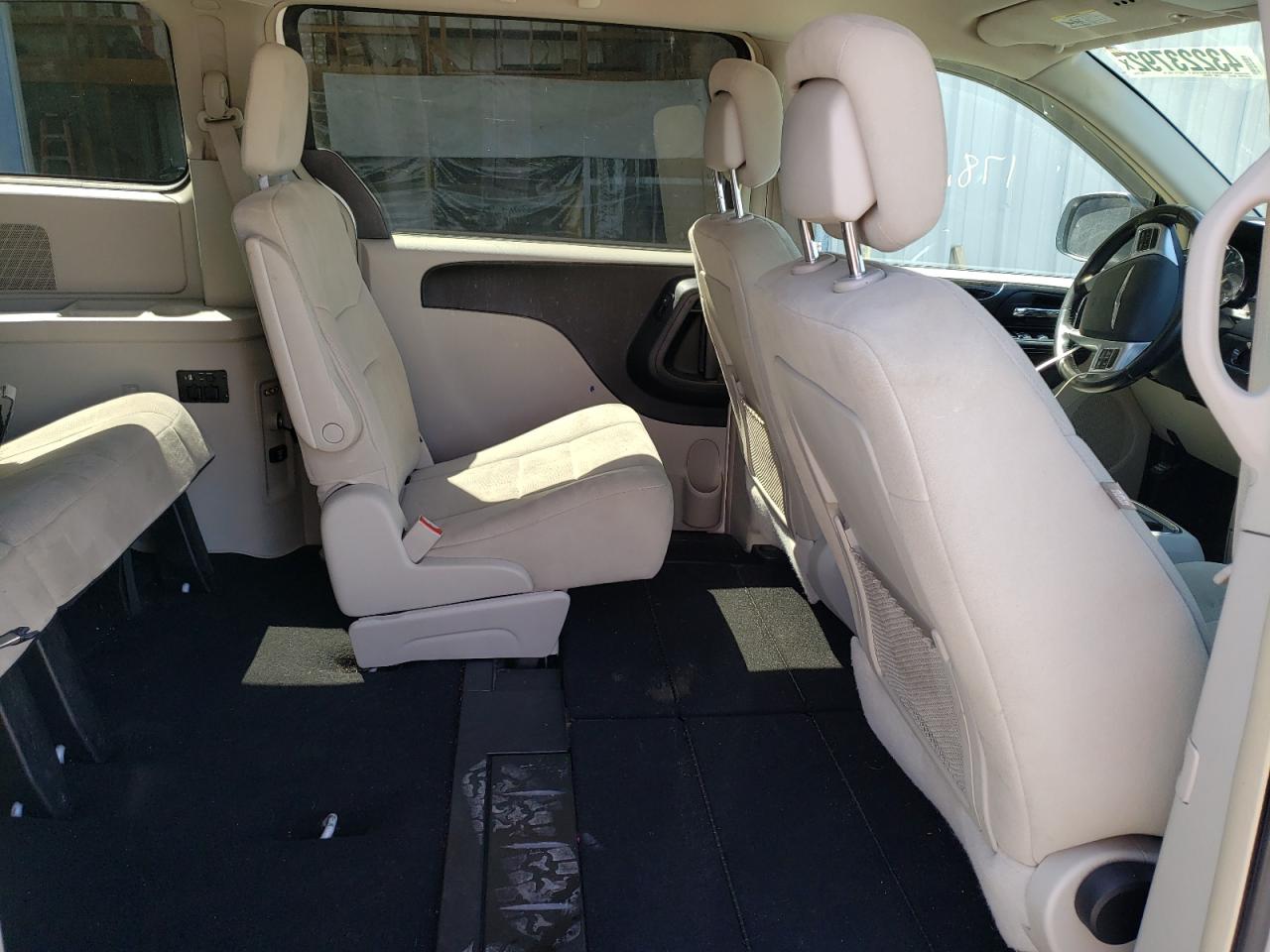 Photo 6 from auction – 2011 CHRYSLER TOWN & COU with VIN 2A4RR5DG2BR664658