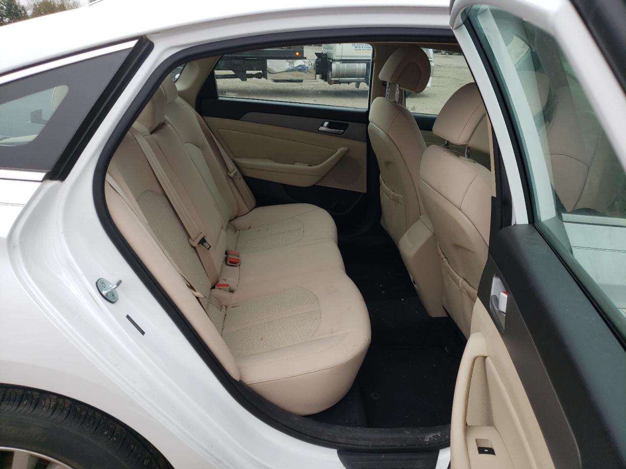Photo 6 from auction – 2015 HYUNDAI SONATA SE with VIN 5NPE24AF4FH192951