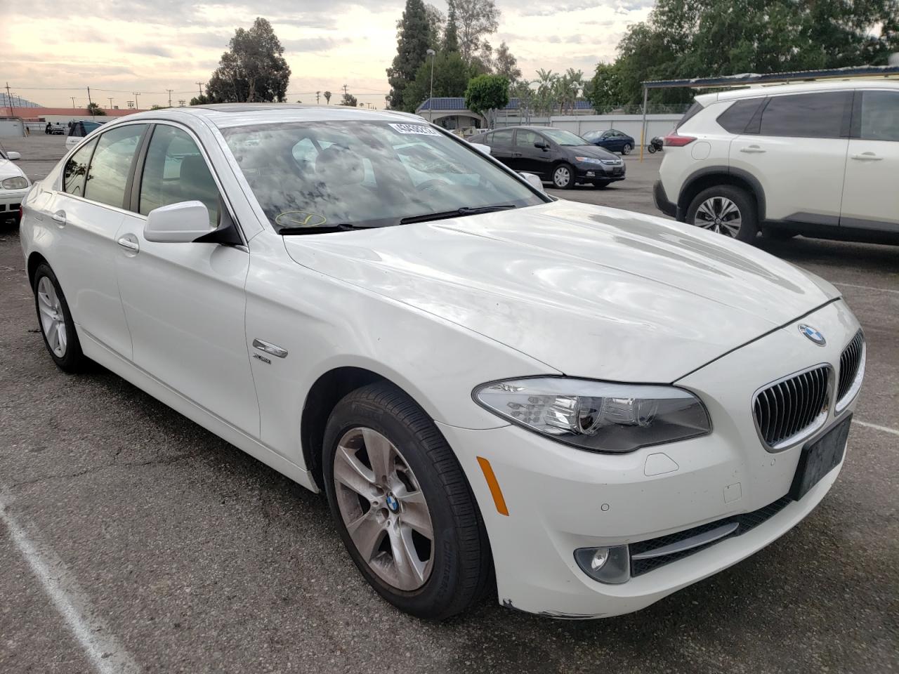 BMW 528 XI 2012 with VIN WBAXH5C57CDW02111 - Photo from auction