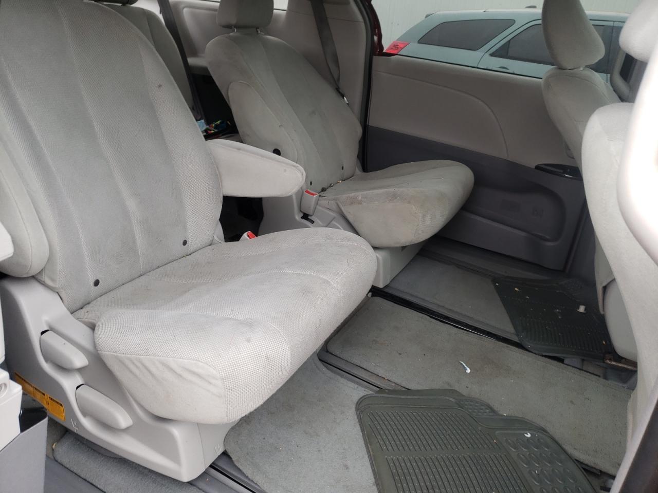 Photo 6 from auction – 2012 TOYOTA SIENNA BAS with VIN 5TDKA3DC2CS016021