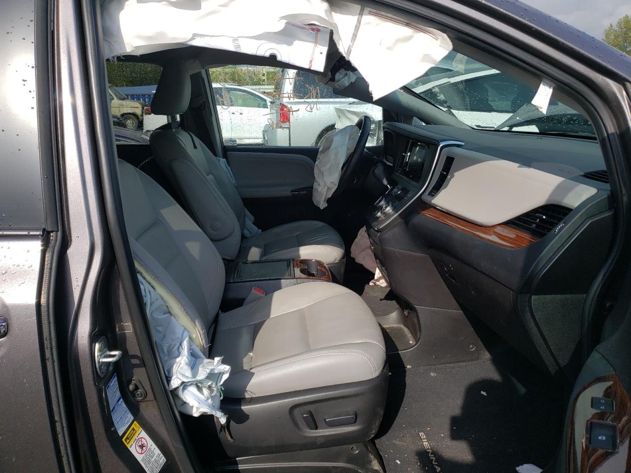 Photo 5 from auction – 2015 TOYOTA SIENNA XLE with VIN 5TDDK3DC0FS117259