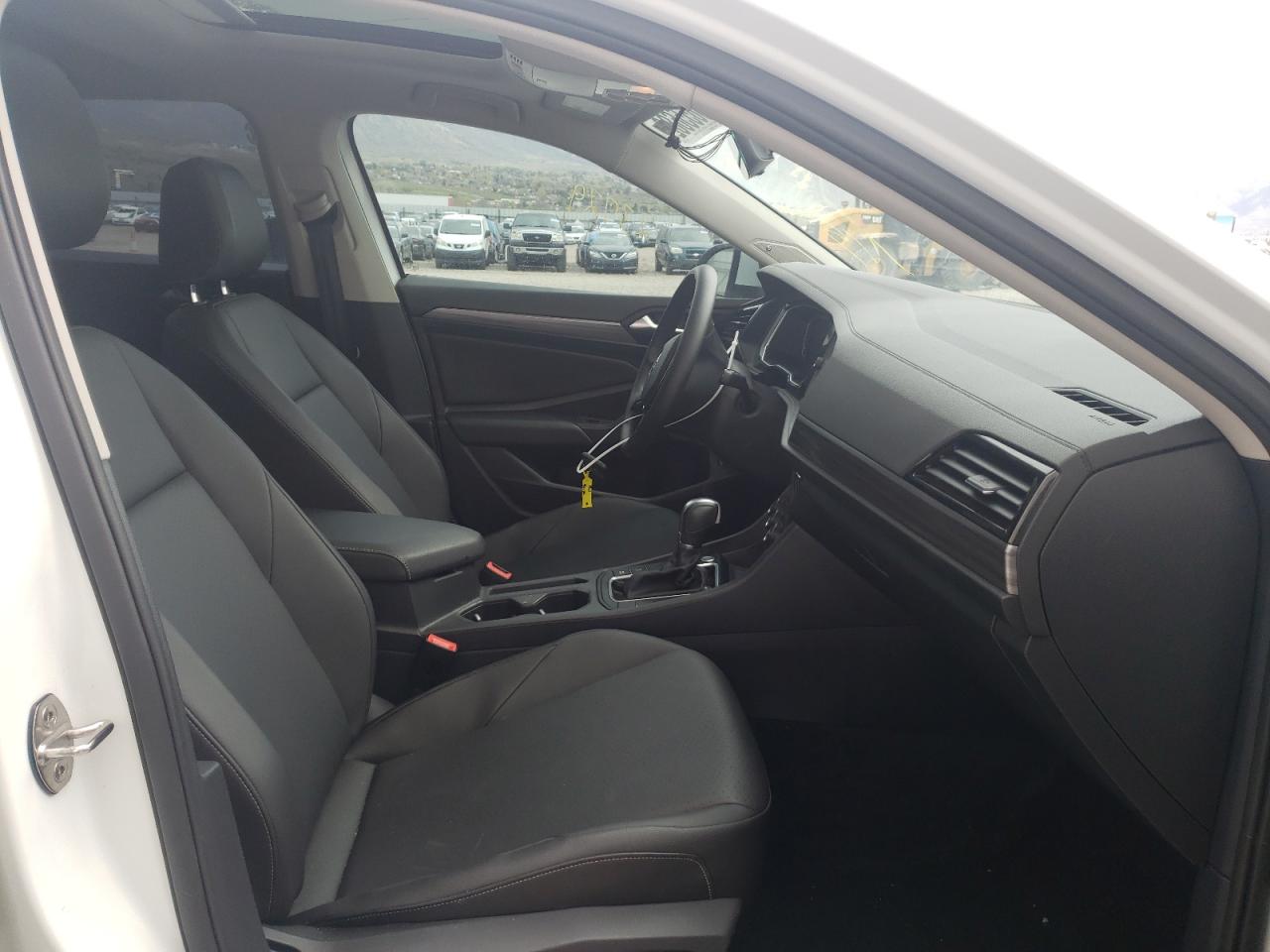 Photo 5 from auction – 2019 VOLKSWAGEN JETTA SEL with VIN 3VWEB7BU7KM272356