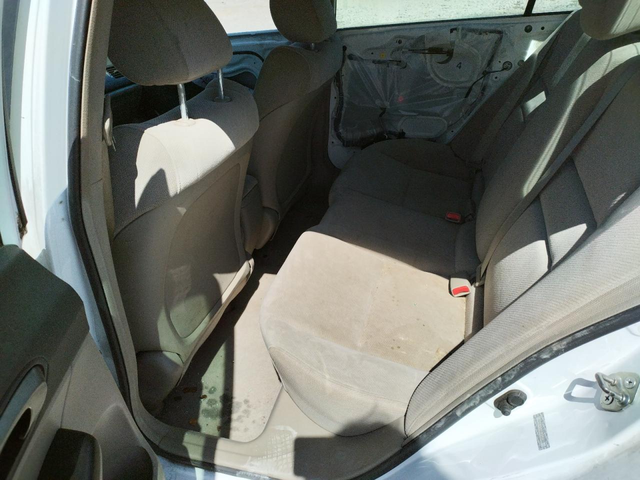 Photo 18 from auction – 2011 HONDA CIVIC LX with VIN 19XFA1F57BE032504