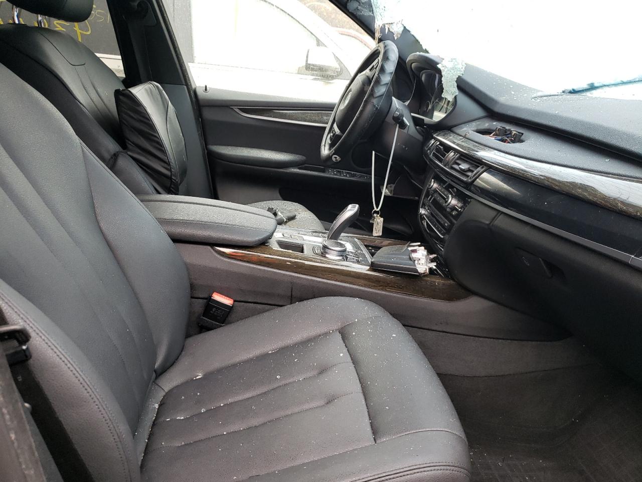 Photo 5 from auction – 2017 BMW X5 XDRIVE3 with VIN 5UXKR0C56H0U53233