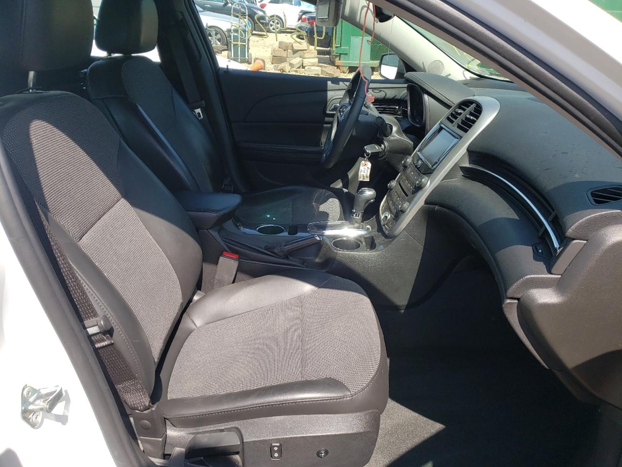 Photo 5 from auction – 2015 CHEVROLET MALIBU 1LT with VIN 1G11C5SL9FF271797