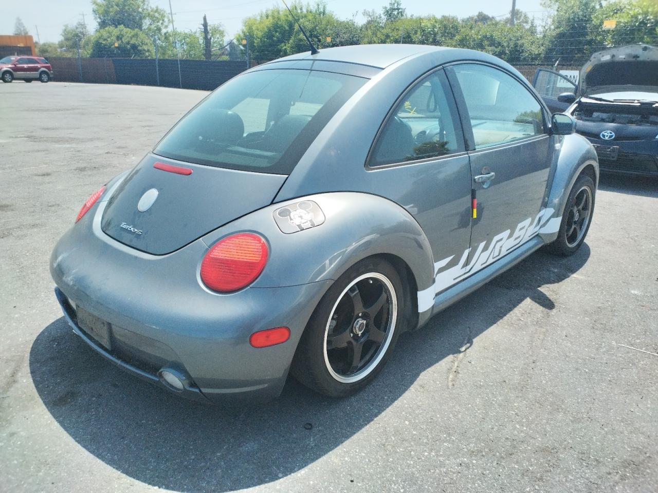 Photo 4 from auction – 2002 VOLKSWAGEN NEW BEETLE with VIN 3VWFE21C82M456325