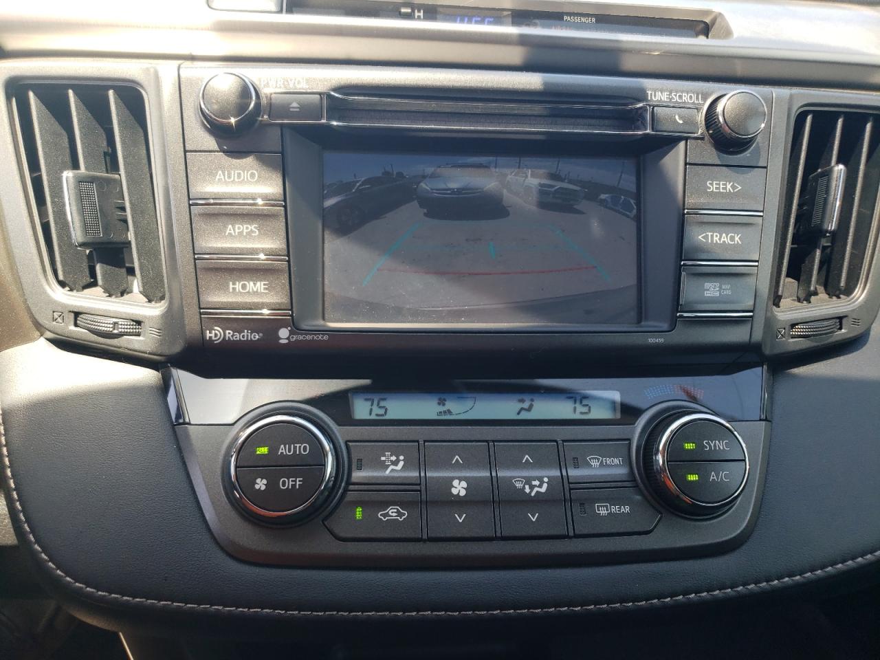 Photo 9 from auction – 2015 TOYOTA RAV4 XLE with VIN JTMWFREV5FD056549