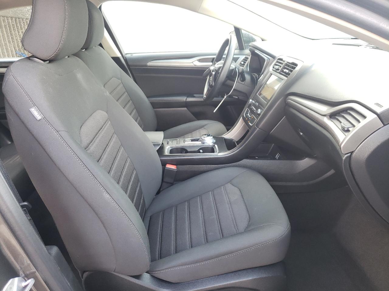 Photo 5 from auction – 2019 FORD FUSION SE with VIN 3FA6P0HD7KR276049
