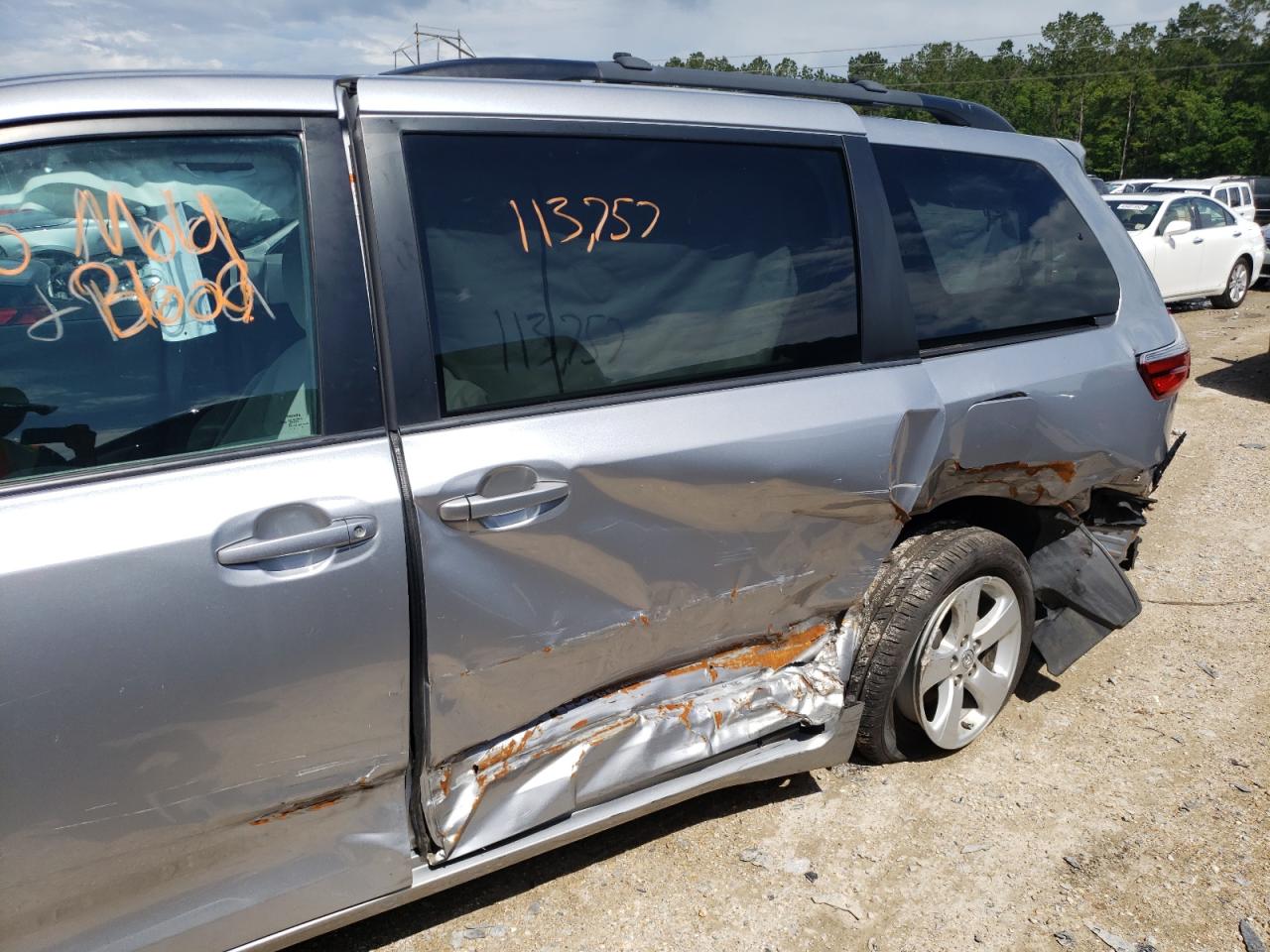 Photo 9 from auction – 2015 TOYOTA SIENNA LE with VIN 5TDKK3DC2FS554588