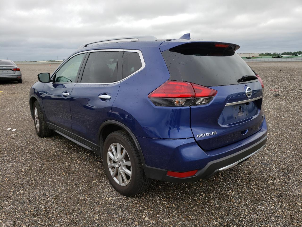 Photo 3 from auction – 2017 NISSAN ROGUE S with VIN 5N1AT2MT6HC821654