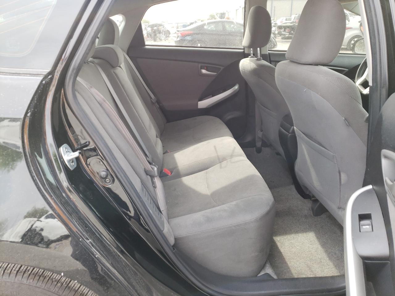 Photo 6 from auction – 2013 TOYOTA PRIUS with VIN JTDKN3DU5D5552417