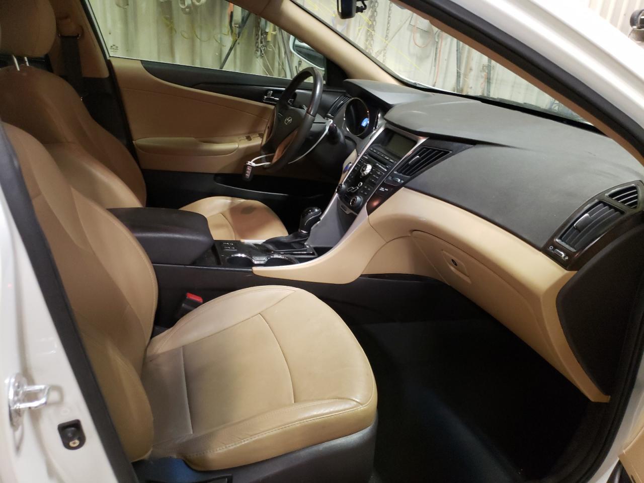 Photo 5 from auction – 2011 HYUNDAI SONATA SE with VIN 5NPEC4AC1BH095753
