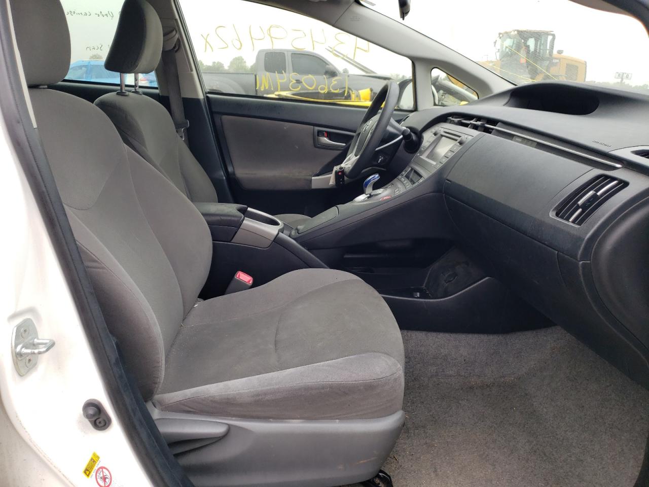 Photo 5 from auction – 2013 TOYOTA PRIUS with VIN JTDKN3DU6D5599987
