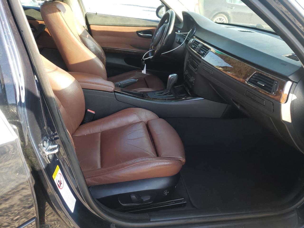 Photo 5 from auction – 2006 BMW 325 I AUTO with VIN WBAVB17596NK38140