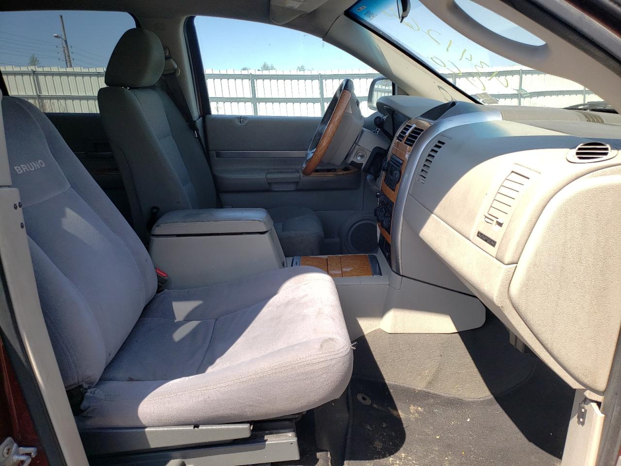 Photo 5 from auction – 2007 CHRYSLER ASPEN LIMI with VIN 1A8HW58P47F546154