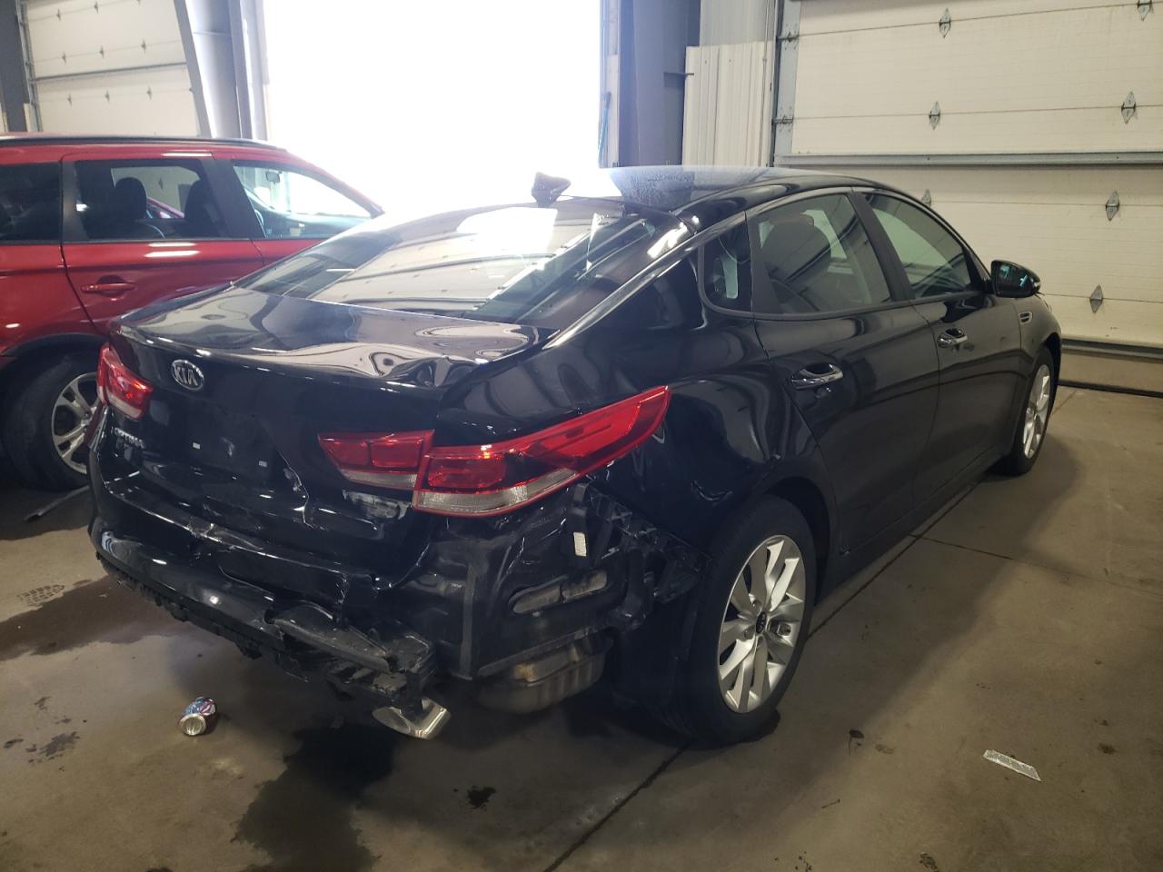 Photo 4 from auction – 2017 KIA OPTIMA LX with VIN 5XXGT4L3XHG150792