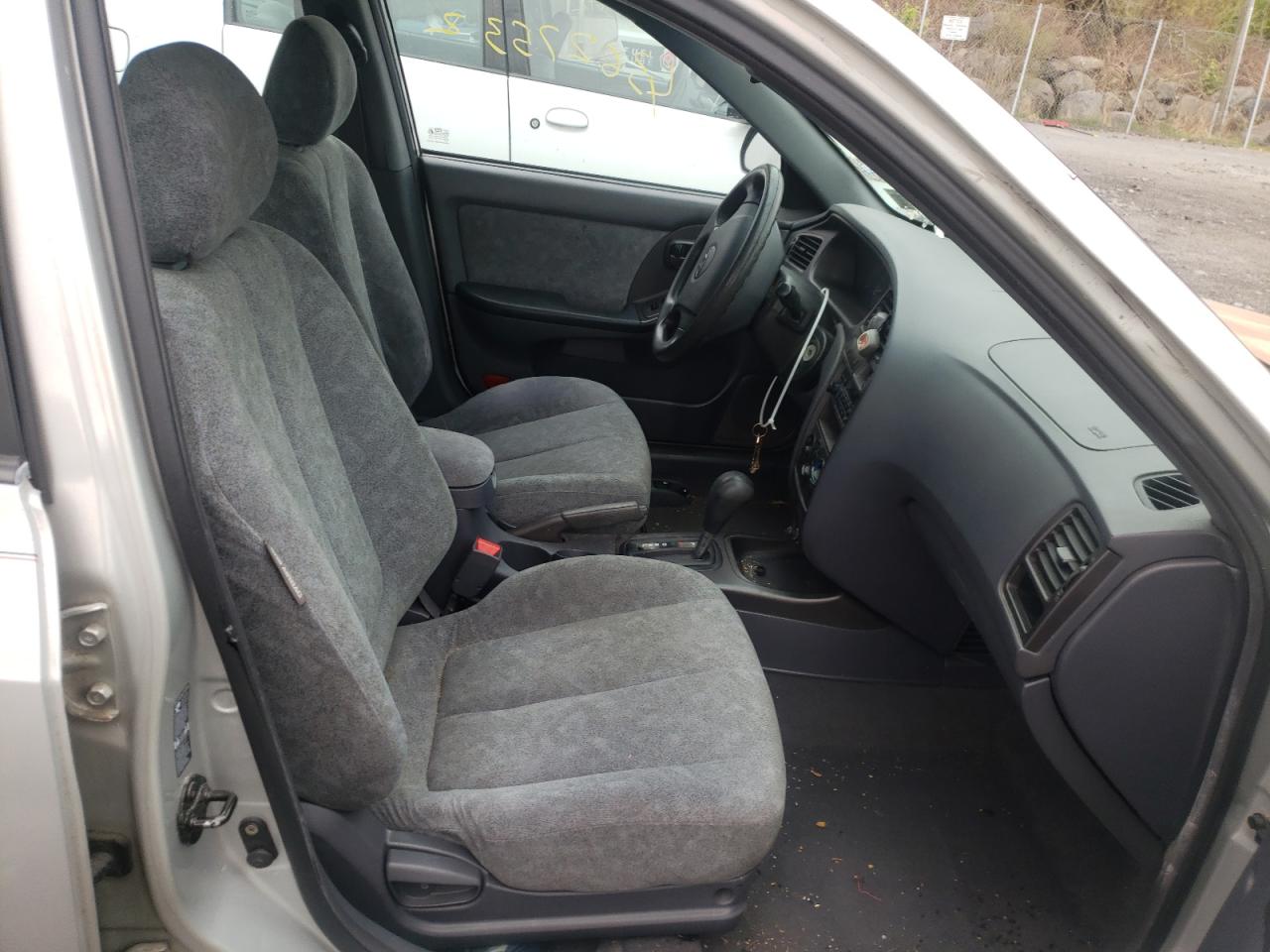 Photo 5 from auction – 2002 HYUNDAI ELANTRA with VIN KMHDN45D12U311160