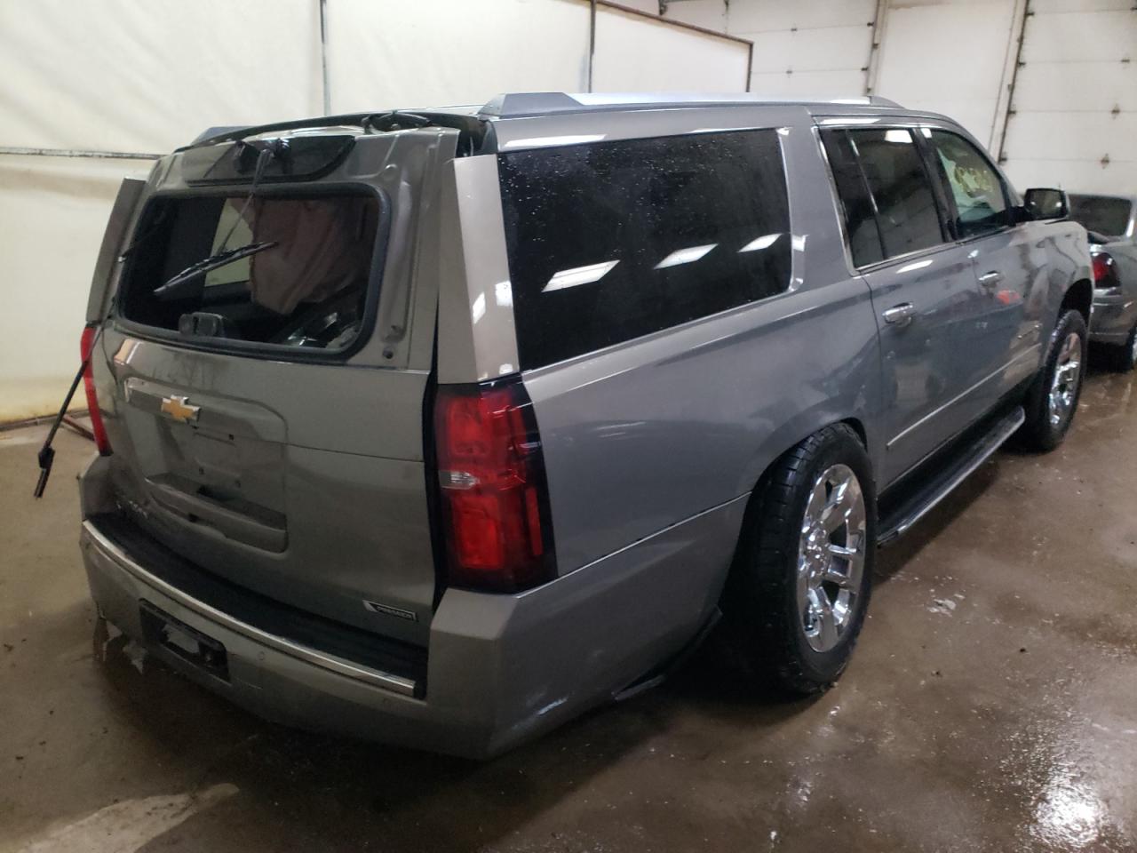 Photo 4 from auction – 2017 CHEVROLET SUBURBAN K with VIN 1GNSKJKC8HR208870