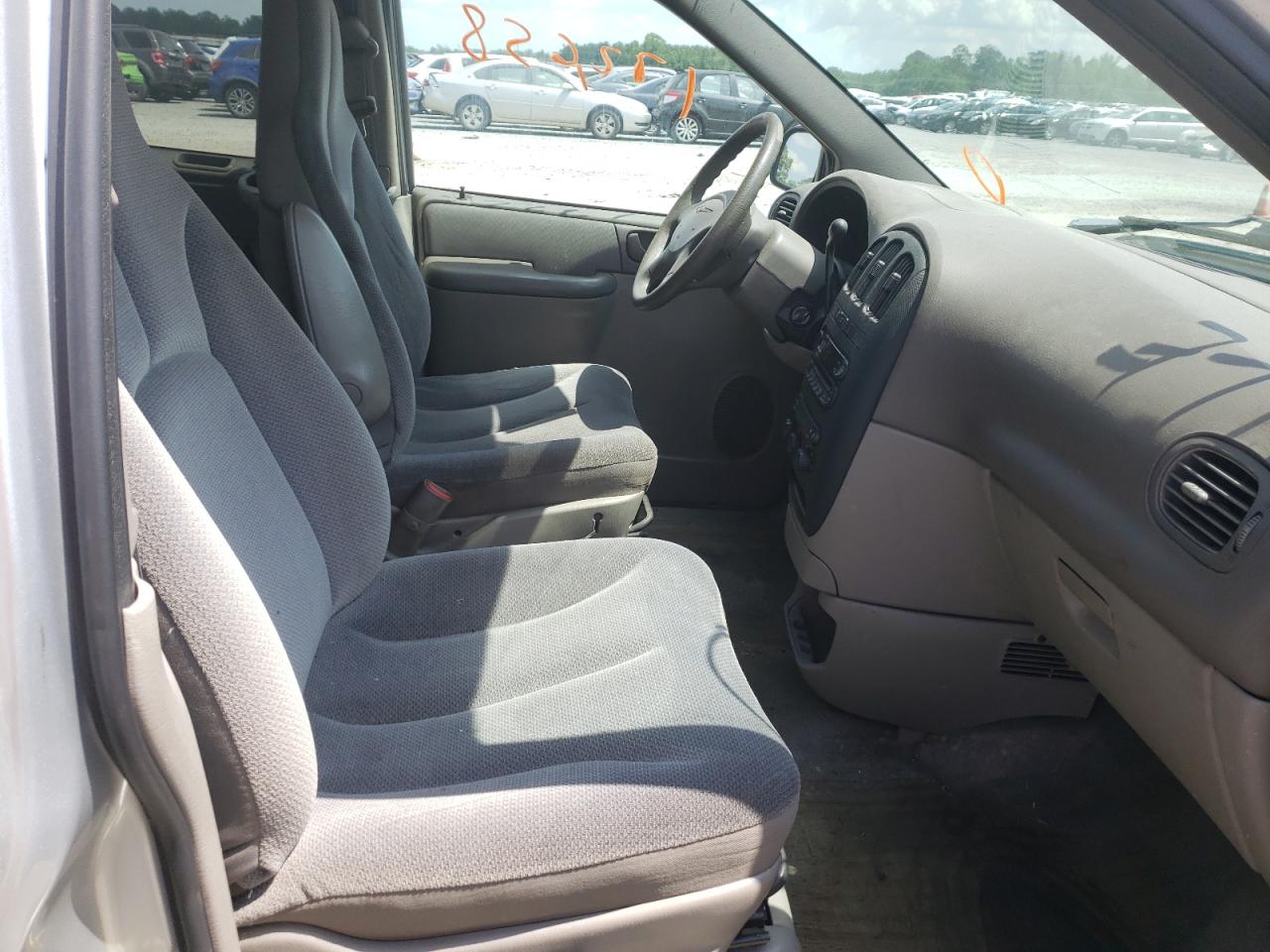 Photo 5 from auction – 2002 CHRYSLER VOYAGER with VIN 1C4GJ25372B731624