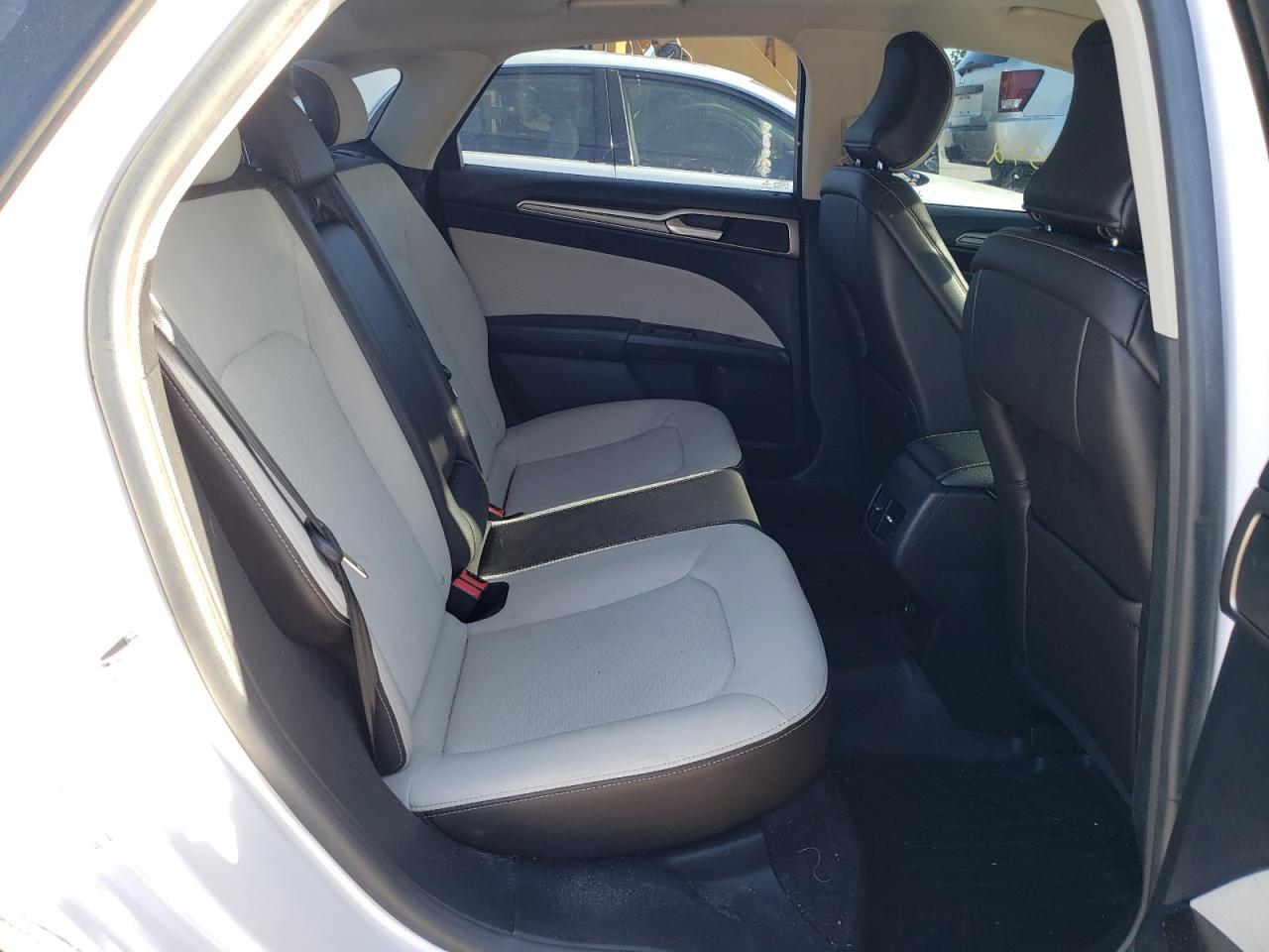 Photo 6 from auction – 2019 FORD FUSION SE with VIN 3FA6P0HD5KR127901