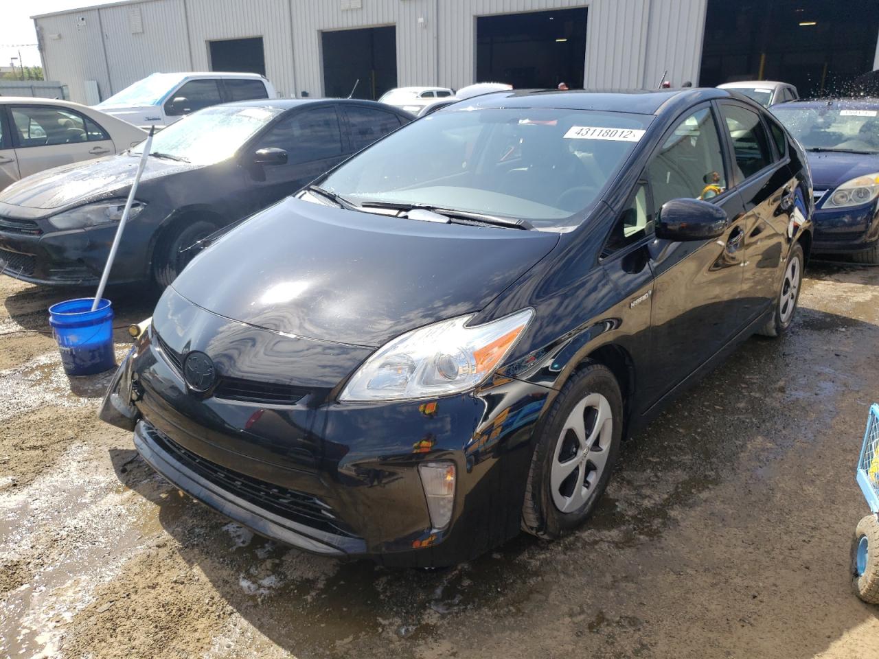 Photo 2 from auction – 2013 TOYOTA PRIUS with VIN JTDKN3DUXD1688341