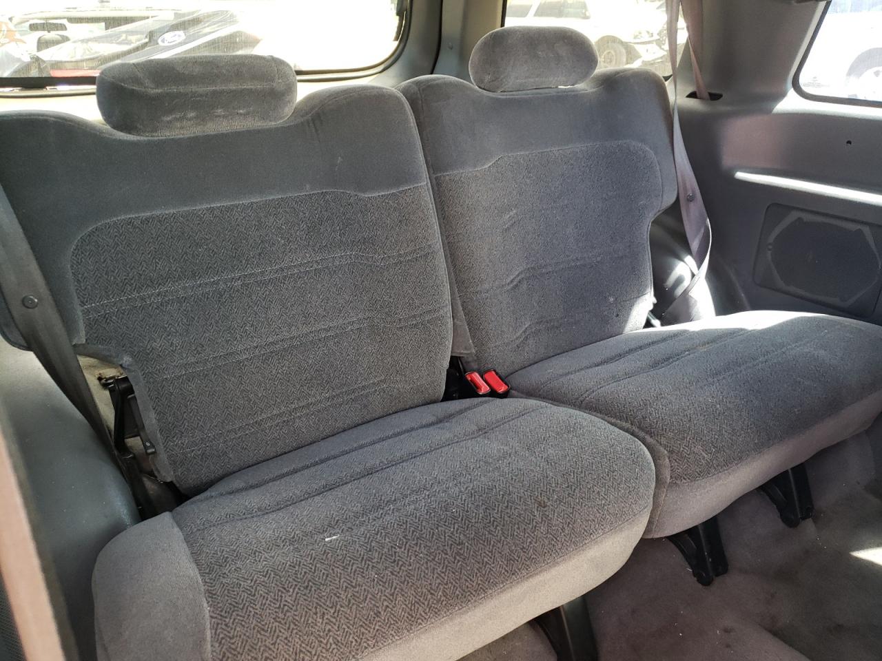 Photo 6 from auction – 2000 FORD EXPLORER S with VIN 1FMYU60E5YUB06966