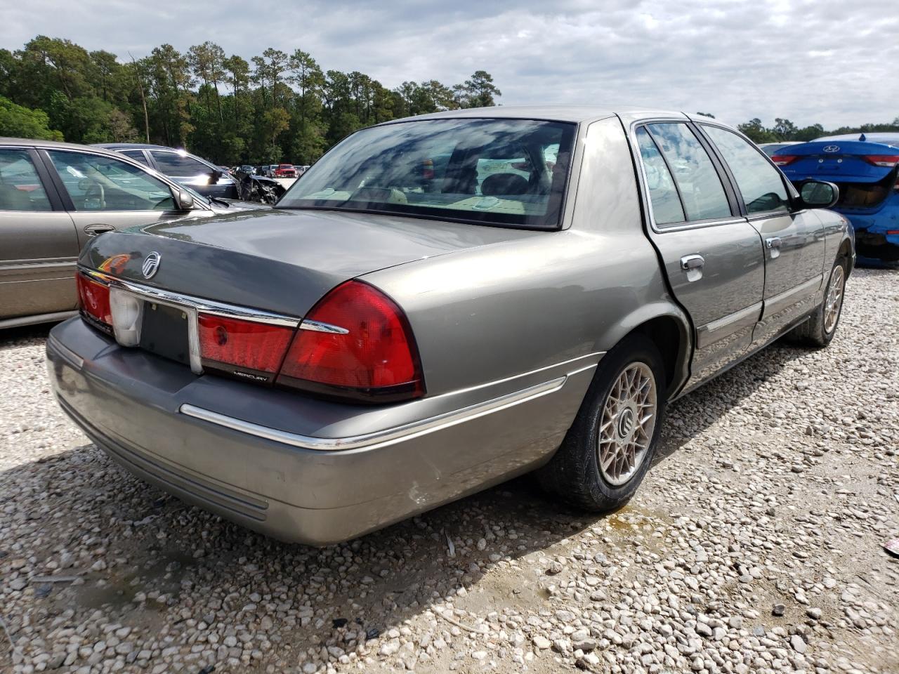 Photo 4 from auction – 2001 MERCURY GRAND MARQ with VIN 2MEFM74WX1X607885