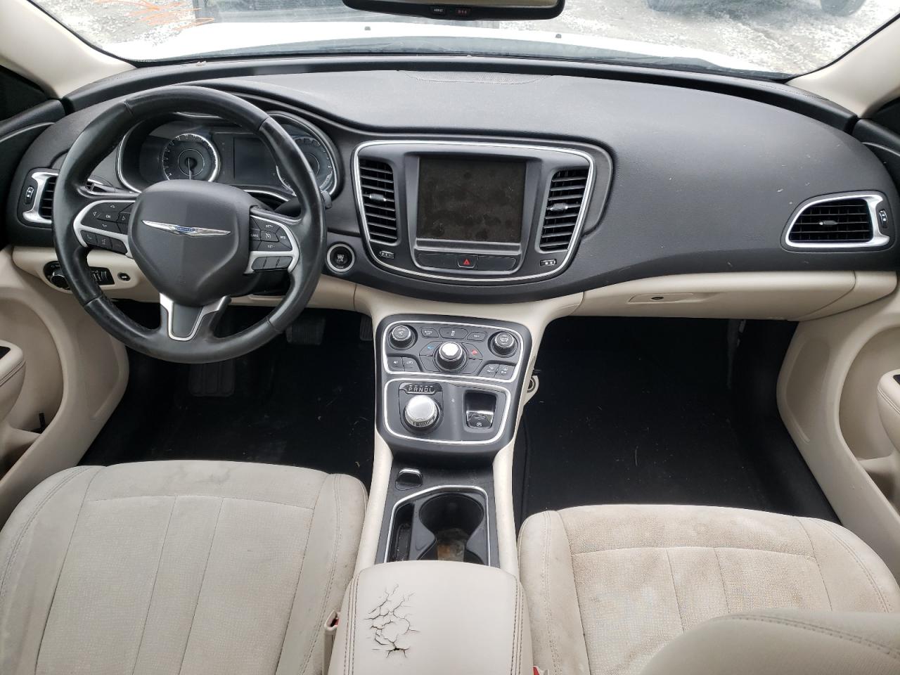 Photo 9 from auction – 2016 CHRYSLER 200 LIMITE with VIN 1C3CCCAB1GN143787