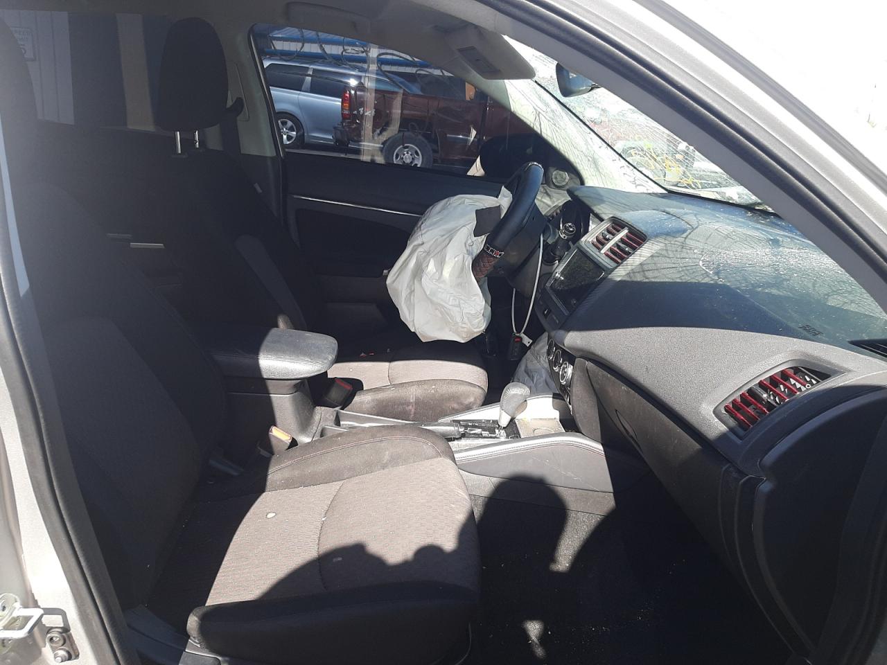 Photo 5 from auction – 2019 MITSUBISHI OUTLANDER with VIN JA4AP4AU9KU006264