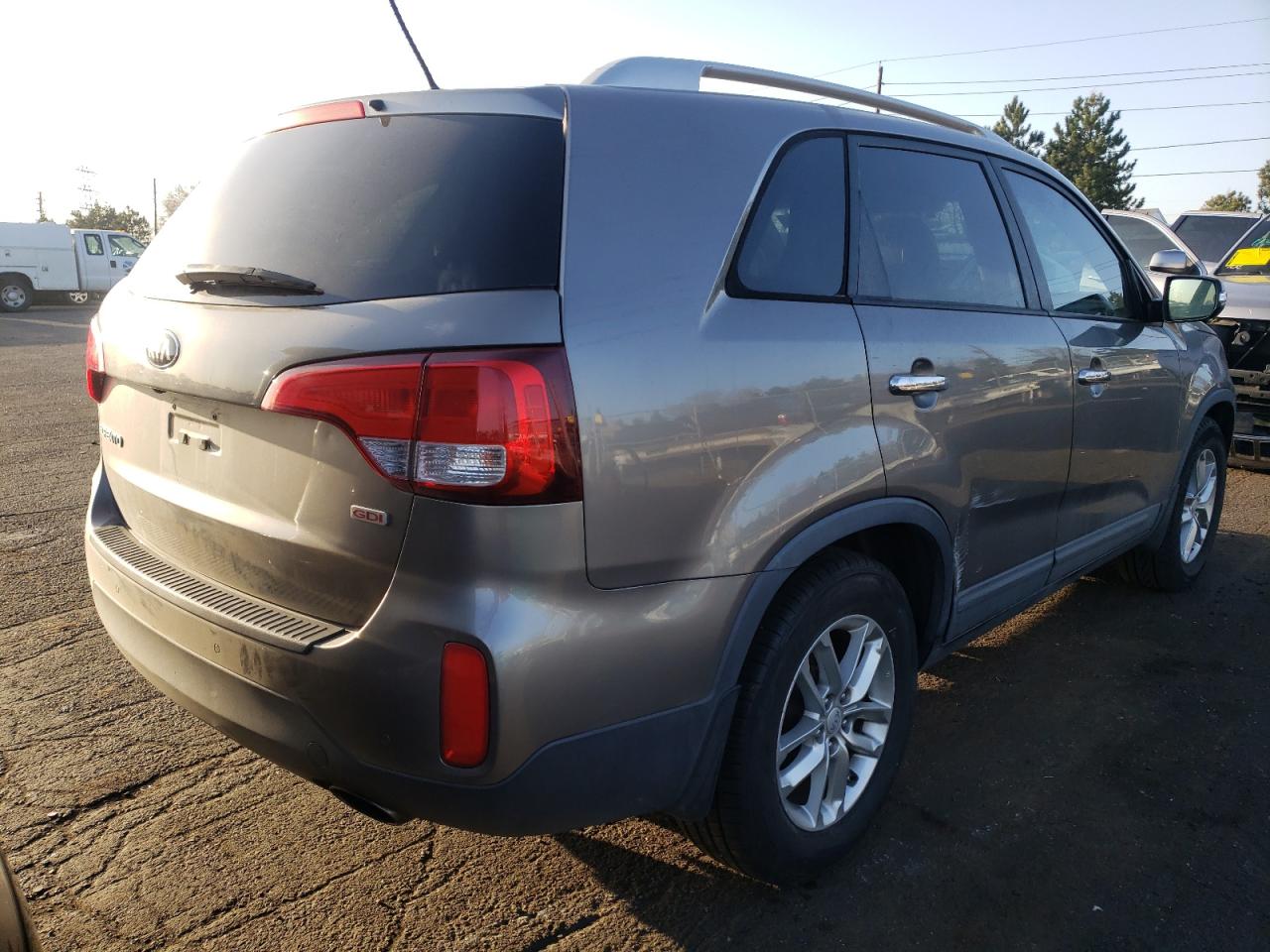 Photo 4 from auction – 2014 KIA SORENTO with VIN 5XYKT3A61EG531875