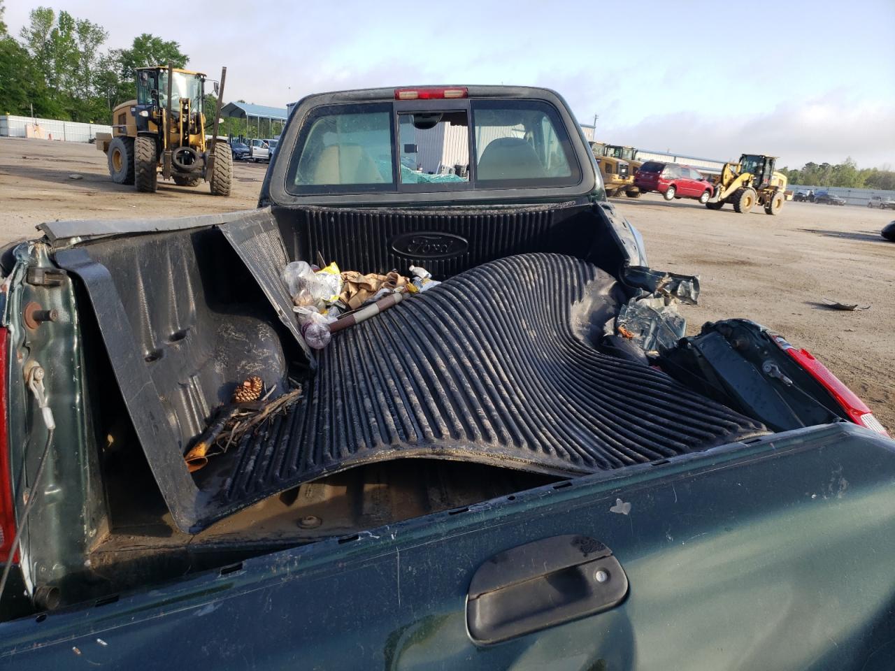Photo 6 from auction – 2003 FORD F150 with VIN 1FTRF17L13NA25430