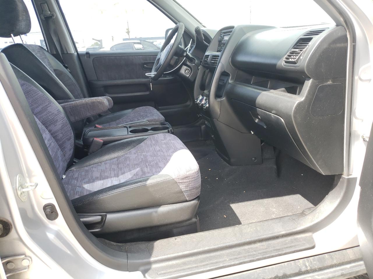 Photo 5 from auction – 2003 HONDA CR-V LX with VIN JHLRD68443C006914
