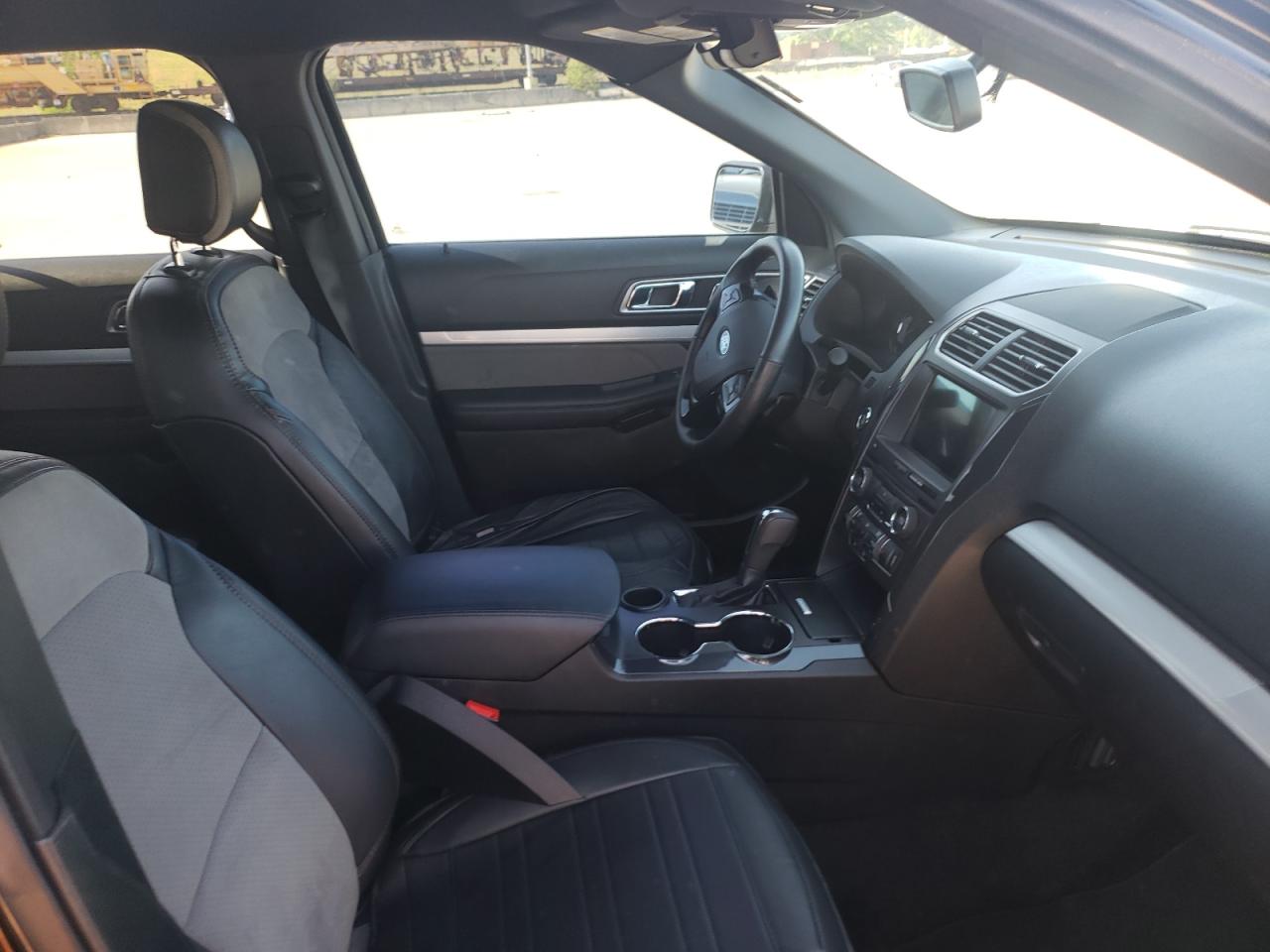 Photo 5 from auction – 2017 FORD EXPLORER X with VIN 1FM5K7D85HGE08694
