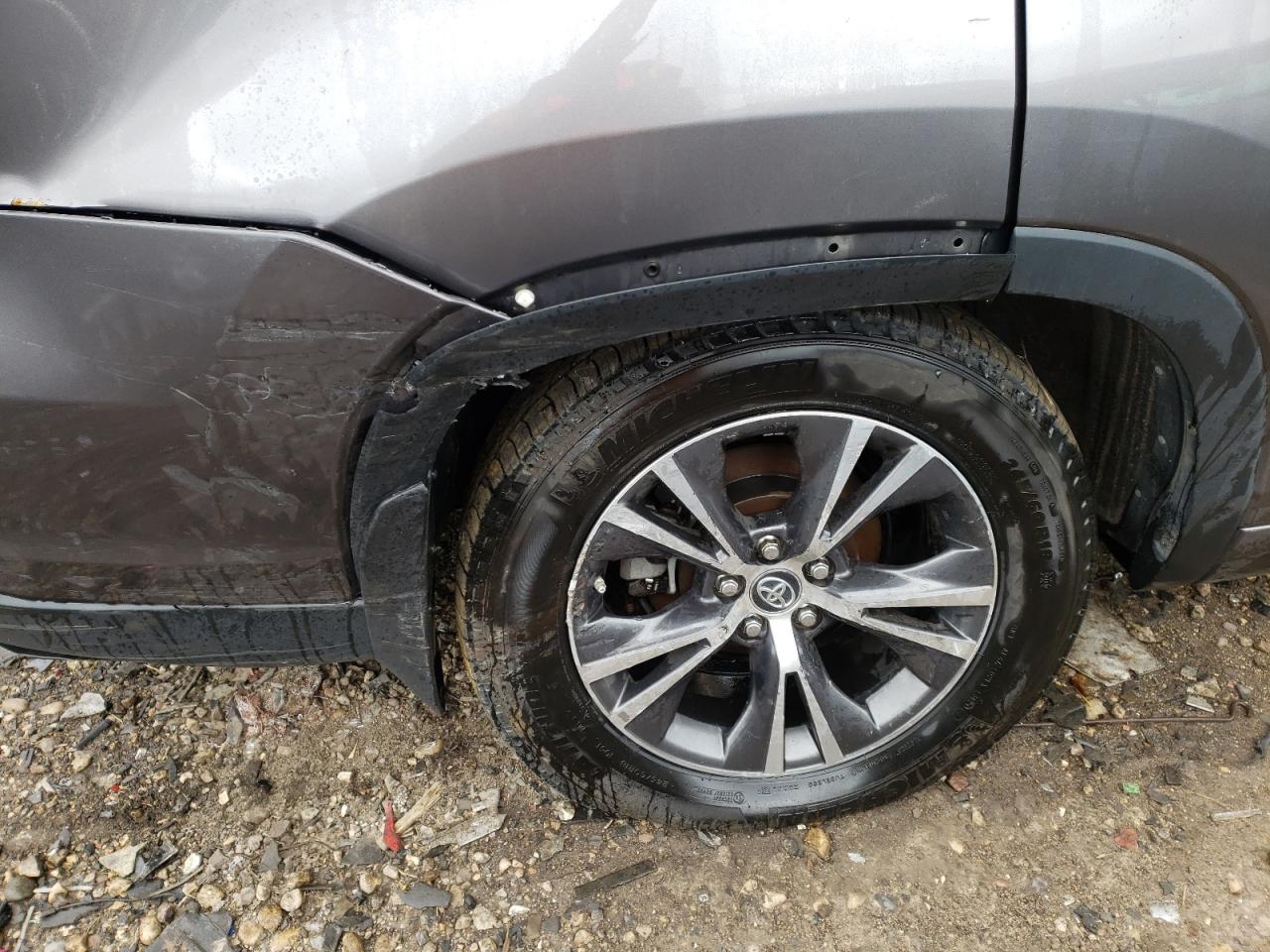 Photo 9 from auction – 2016 TOYOTA HIGHLANDER with VIN 5TDJKRFH9GS319887