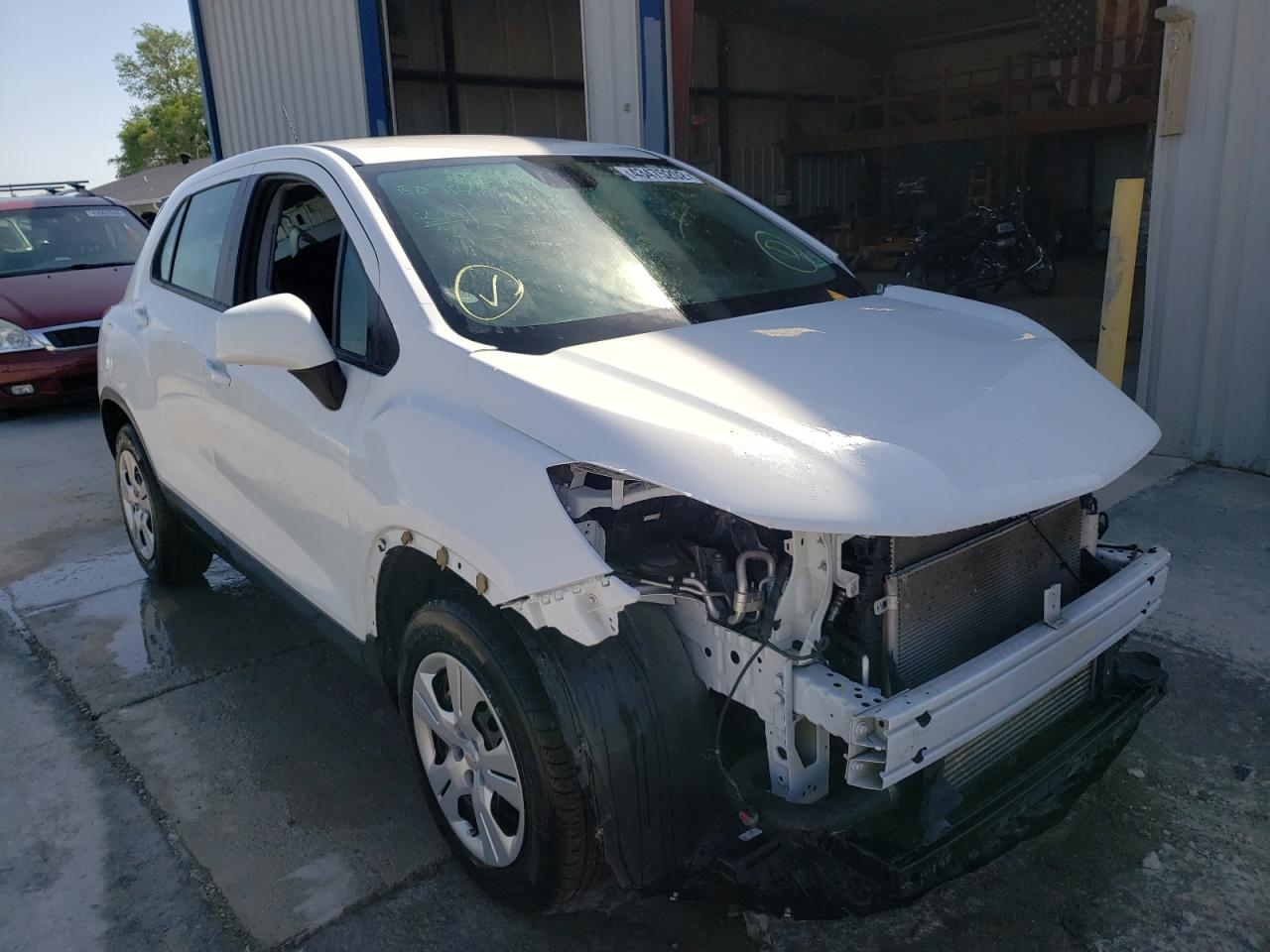 CHEVROLET TRAX LS 2018 with VIN 3GNCJKSB5JL239432 - Photo from auction