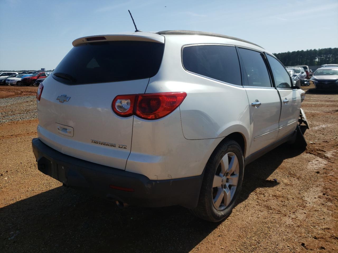 Photo 4 from auction – 2011 CHEVROLET TRAVERSE L with VIN 1GNKRLED5BJ325761