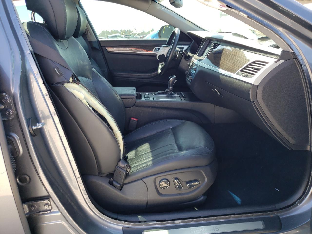 Photo 5 from auction – 2017 GENESIS G80 with VIN KMHGN4JE5HU170498
