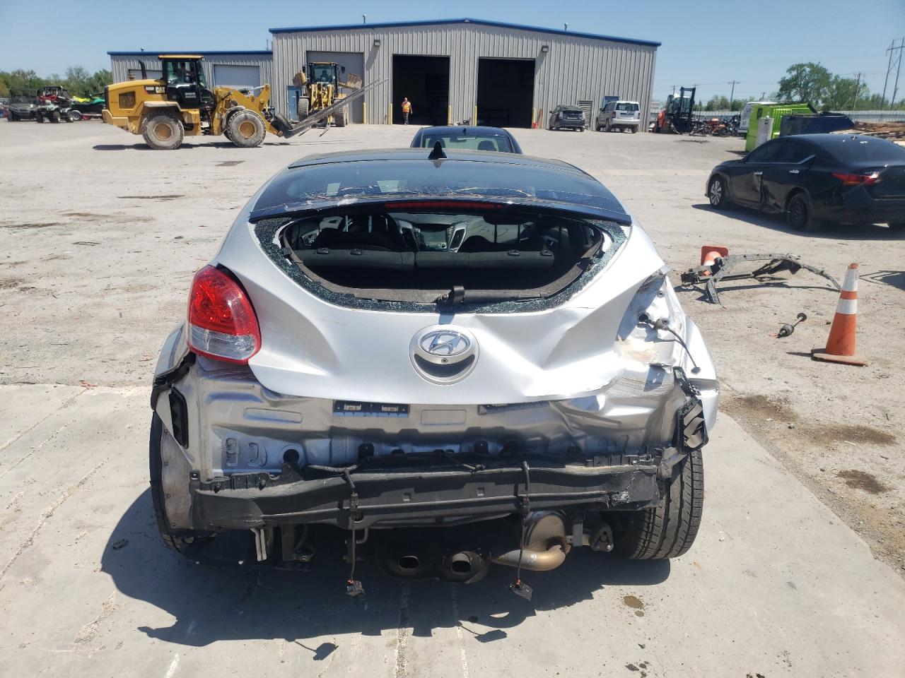 Photo 9 from auction – 2017 HYUNDAI VELOSTER with VIN KMHTC6AD2HU318209