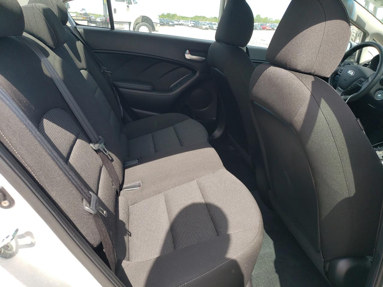 Photo 16 from auction – 2017 KIA FORTE LX with VIN 3KPFK4A79HE041897
