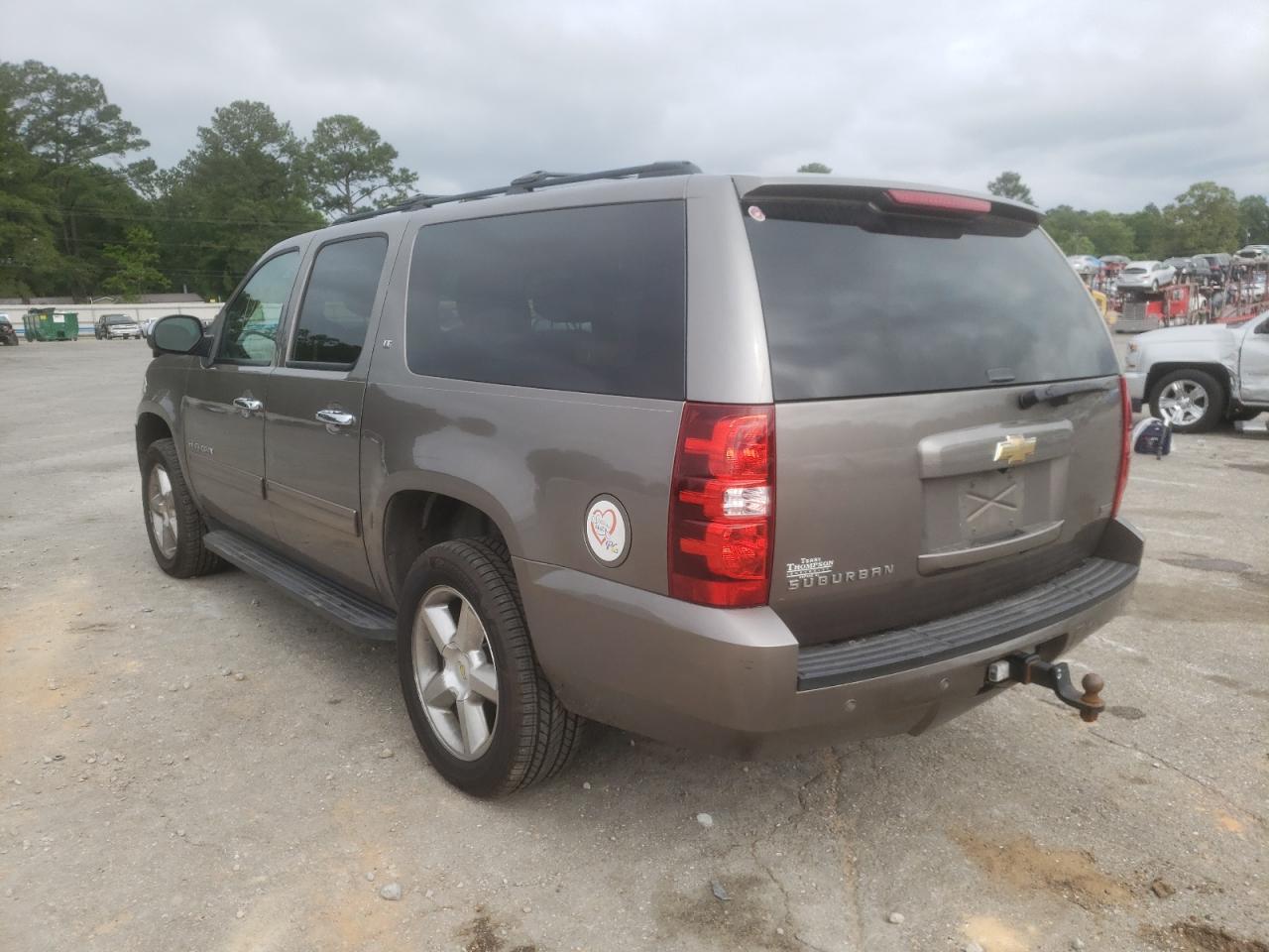 Photo 3 from auction – 2011 CHEVROLET SUBURBAN C with VIN 1GNSCJE01BR327561