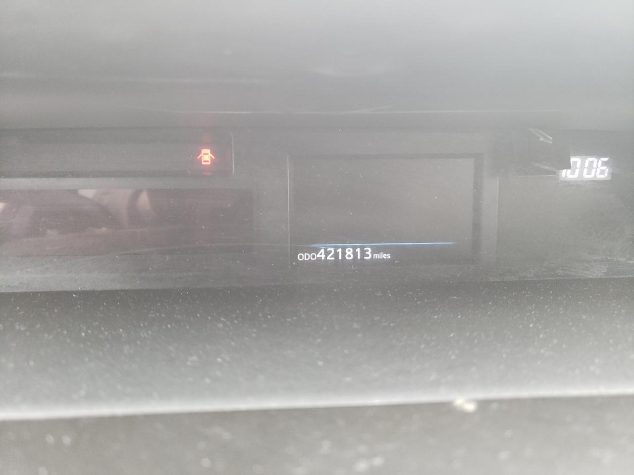 Photo 8 from auction – 2015 TOYOTA PRIUS V with VIN JTDZN3EU7FJ024157