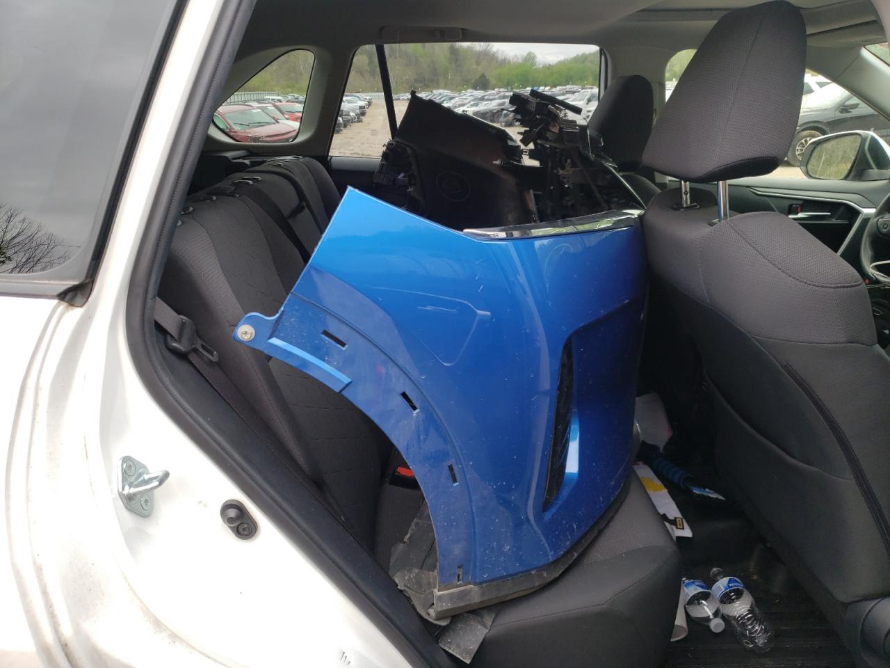 Photo 6 from auction – 2019 TOYOTA RAV4 XLE with VIN JTMP1RFV3KD023240