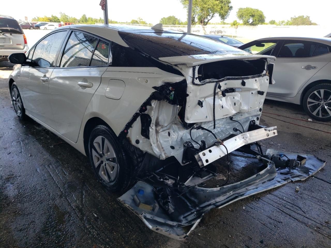 Photo 3 from auction – 2016 TOYOTA PRIUS with VIN JTDKARFU0G3015238