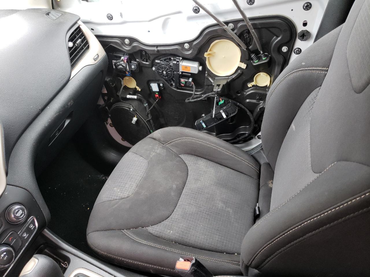 Photo 5 from auction – 2015 JEEP CHEROKEE L with VIN 1C4PJMCS4FW758669