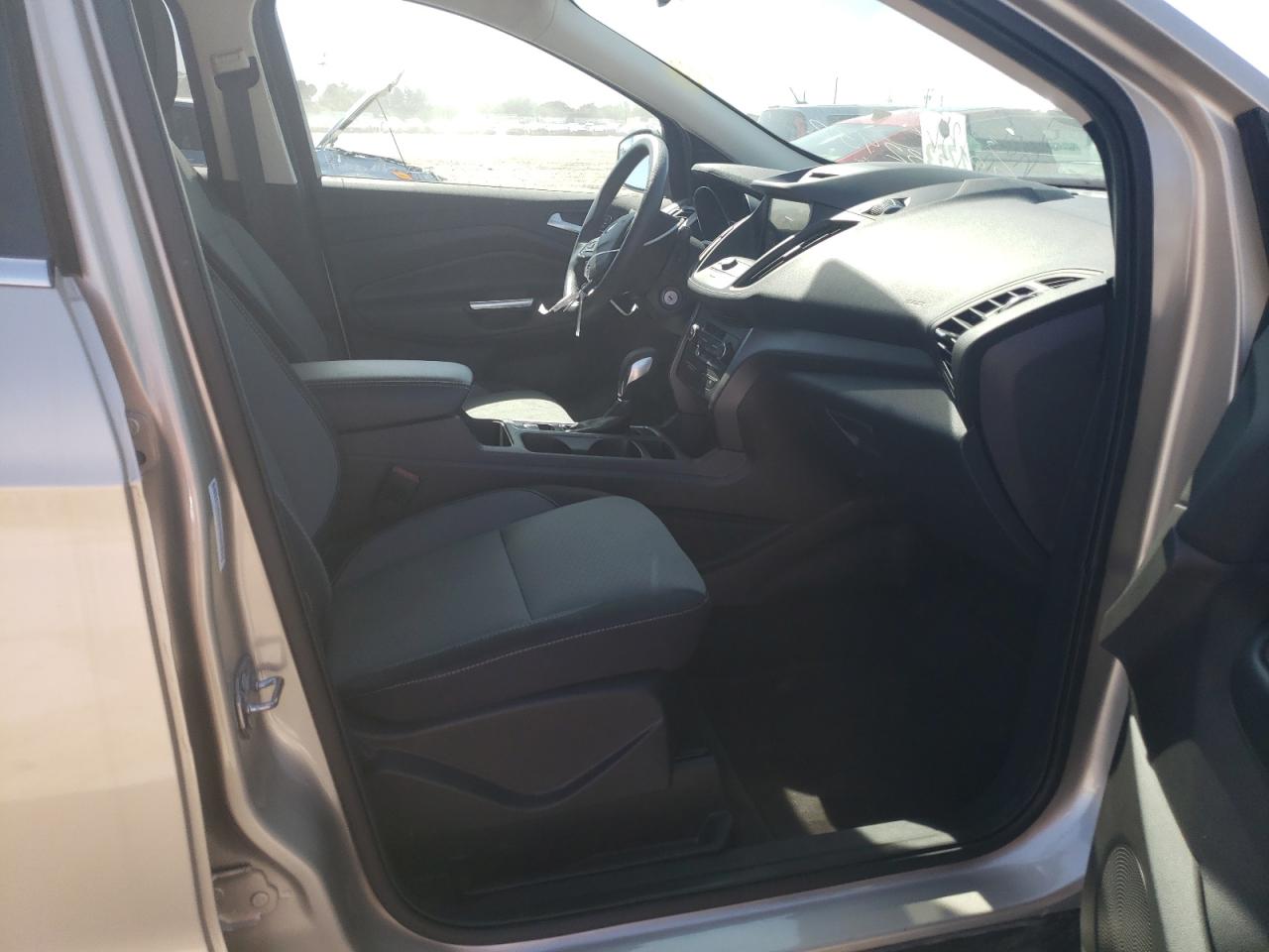 Photo 5 from auction – 2018 FORD ESCAPE SE with VIN 1FMCU0GD7JUD42738