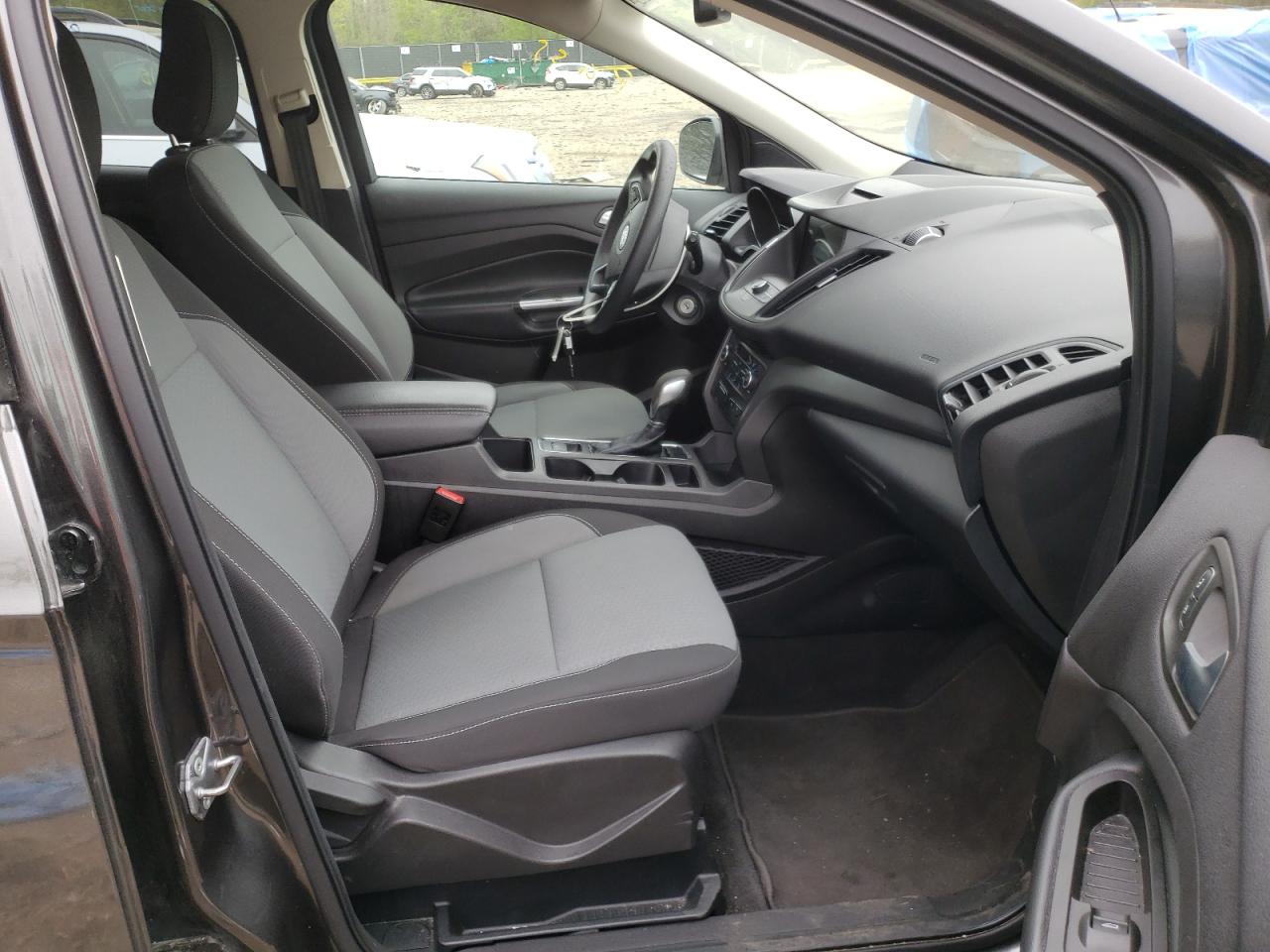 Photo 5 from auction – 2018 FORD ESCAPE SE with VIN 1FMCU9GD2JUC74952